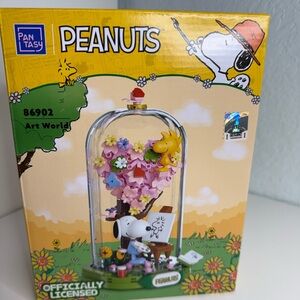 Pantasy Peanuts Art World BRAND NEW